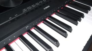 YAMAHA 電子ピアノ P-115からプラスチックのノイズが!?意外な原因で簡単に直りました